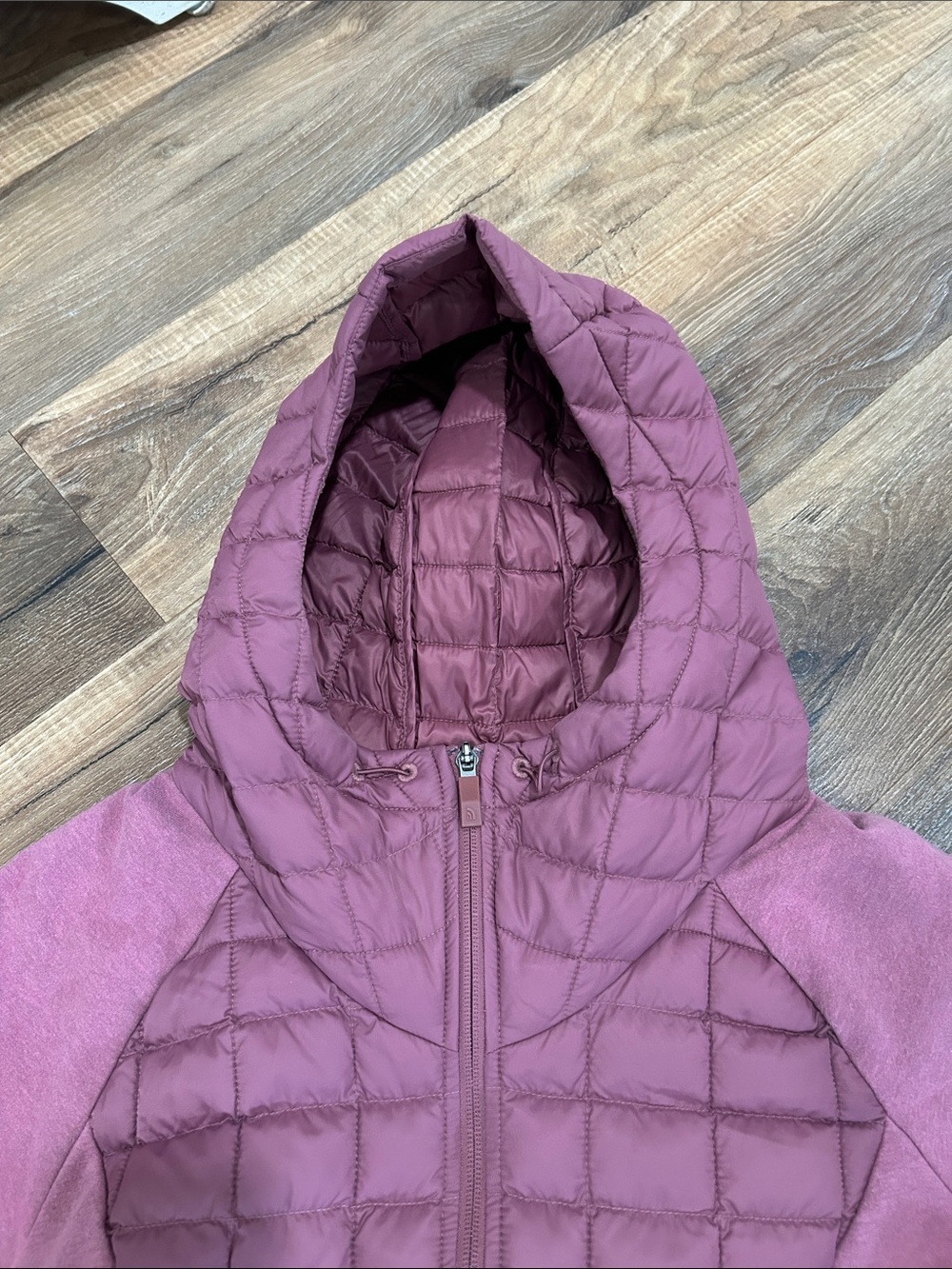The North Face Womens Endeavor Thermoball Quilted Jacket in Plum | Size Small - Picture 4 of 15